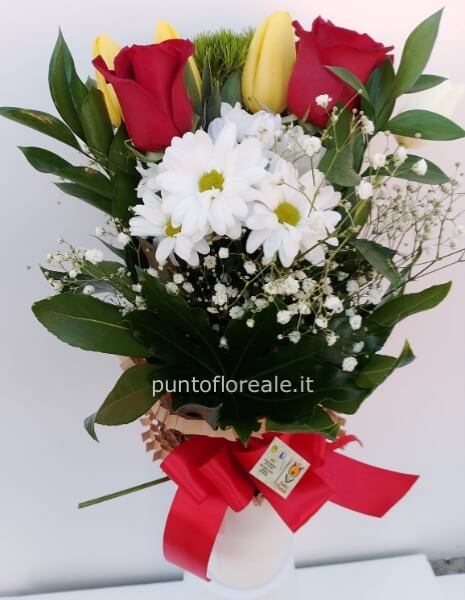 Bouquet con tulipani, rose, margherite con prezzo a scelta