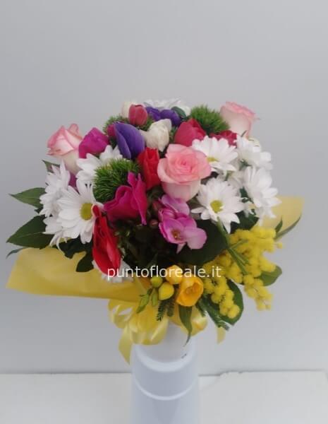 Bouquet di fiori misti con mimosa